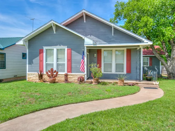 902 N 6th St, Ballinger, TX 76821