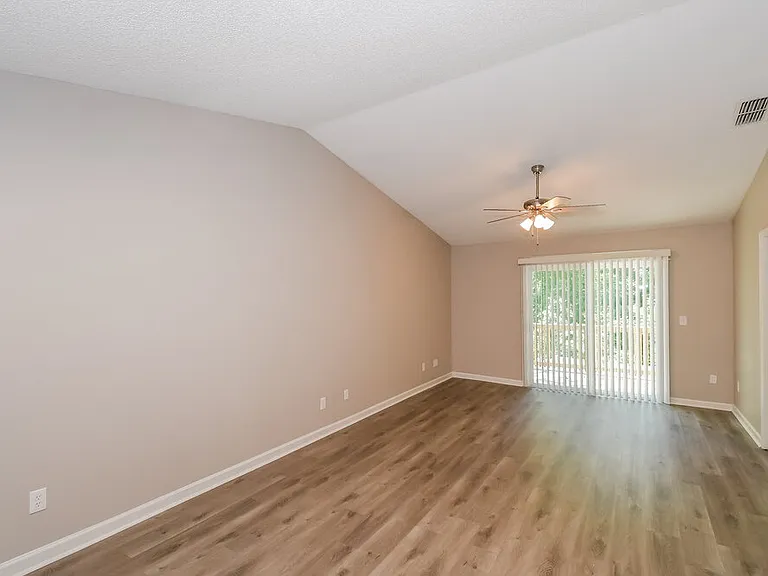 282 Aquarius Cir W — Photo 5