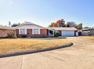 118 N Adolpha Cir, Enid, OK 73703