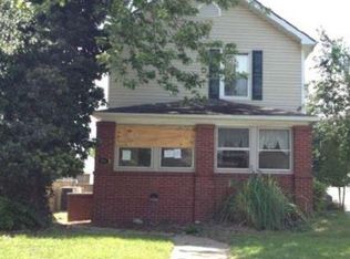 278 8th St, Wood River, IL 62095