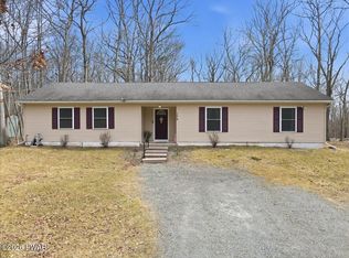 175 Oak Hill Rd, Hawley, PA 18428
