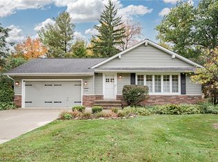 2090 Marshfield Rd, Mayfield Heights, OH 44124