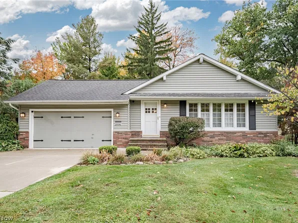 2090 Marshfield Rd, Mayfield Heights, OH 44124