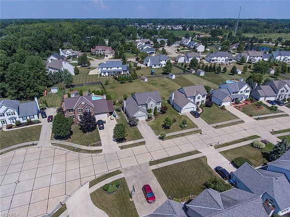 3rd image of 27100 Dogwood Ln