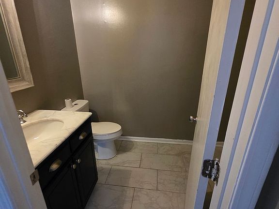 3rd image of 2220 Woodridge Ln APT L