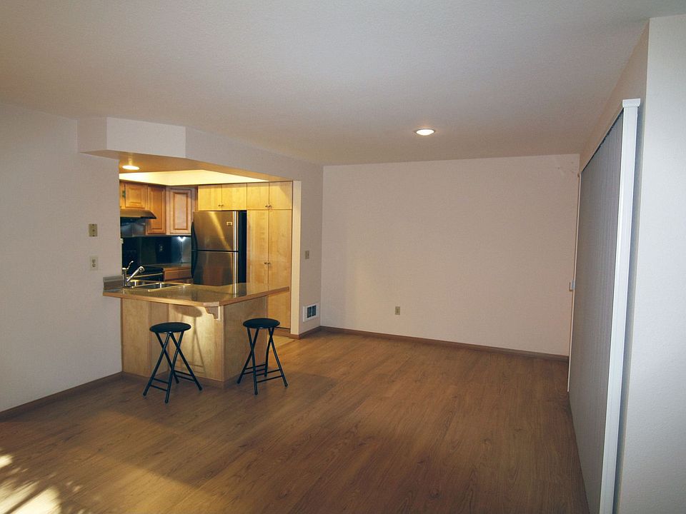 1st image of 1372 Bellevue Way NE APT 7