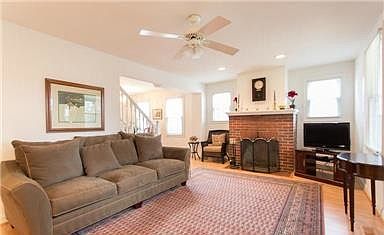 5th image of 2010 Tidewater Colony Dr