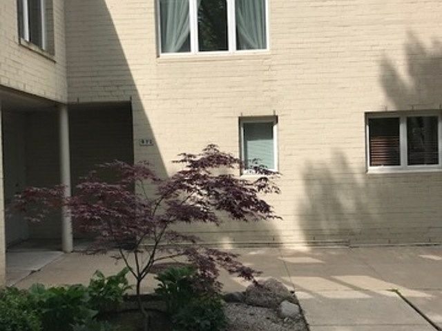 1st image of 872 S Park Ter