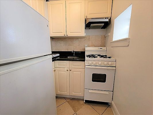 5th image of 135 E 17th St #2GG