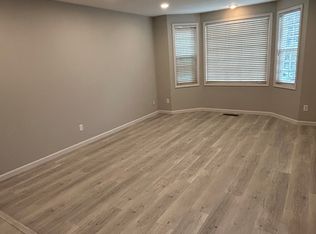 5789 NW Landing Dr, Portland, OR 97229