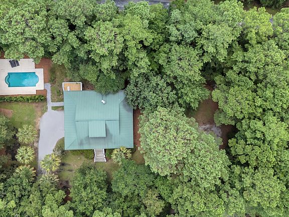 3rd image of 615 Romain Rd