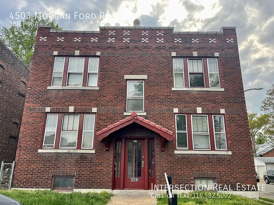 Beautifully Renovated 2nd Floor Bevo Apartment w/ Great Hardwood Floors! — Photo 1