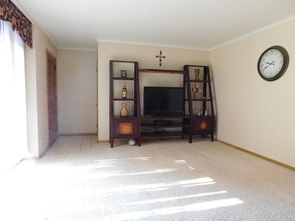 3rd image of 321 Kenilworth Dr