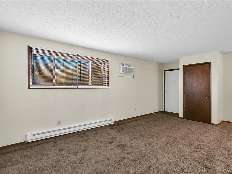 305 S Prospect Rd — Photo 5