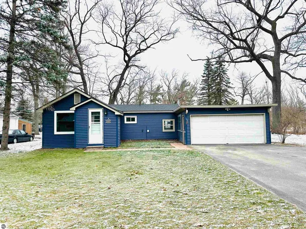 1203 Oakland St, Traverse City, MI 49686