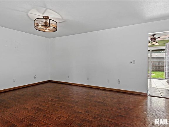 4th image of 401 N Violet Dr