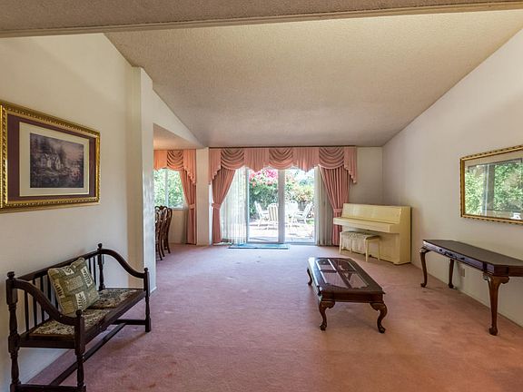 4th image of 2543 Michael Dr