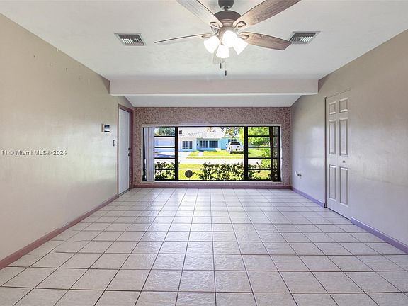 3rd image of 9520 Jamaica Dr