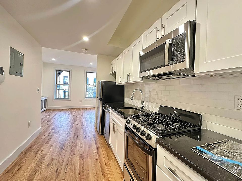 1st image of 449 W 46th St #85