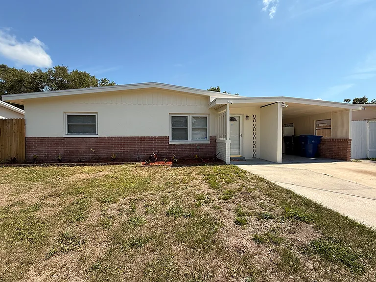 Englewood Dr NE — Photo 1