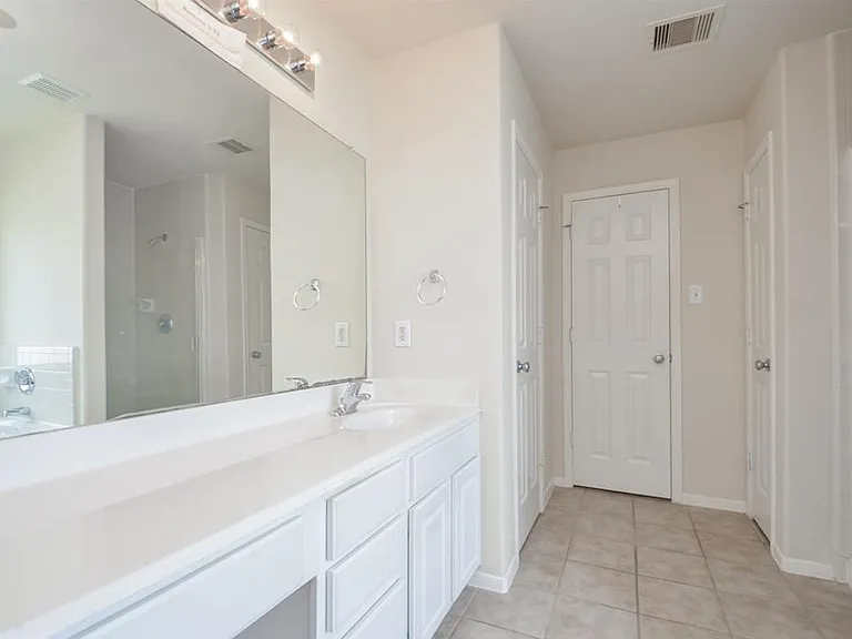 2934 Meadowglen Crst — Photo 10