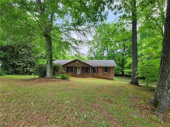 1435 Loch Lomond Trl SW, Atlanta, GA 30331