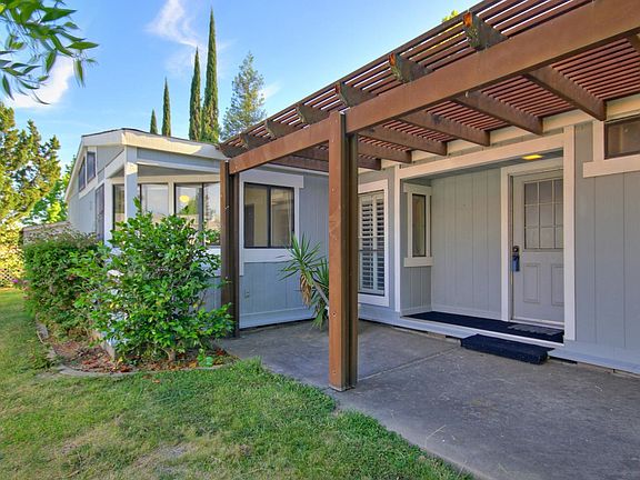 5th image of 6860 Lake Cove Ln #1105