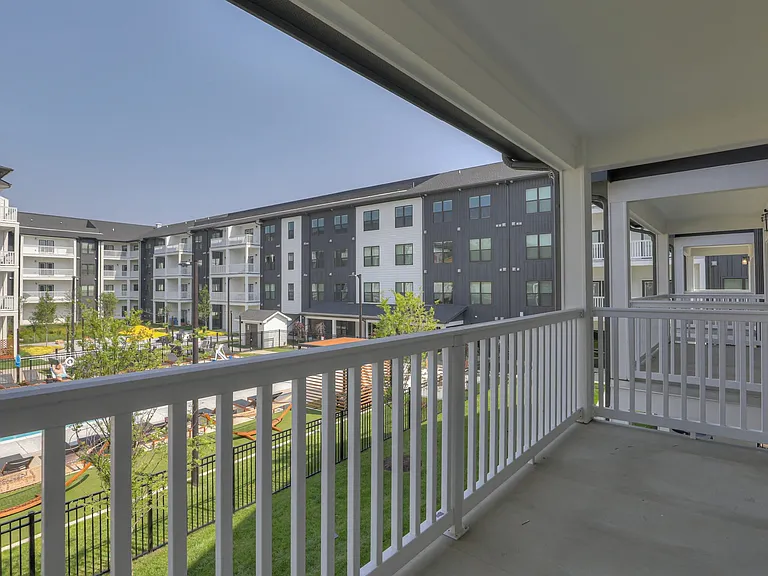 The Flats at Laurel & Pine — Photo 25