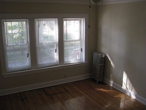 3rd image of 2900-04 N Laramie Avenue W George St #2-2902
