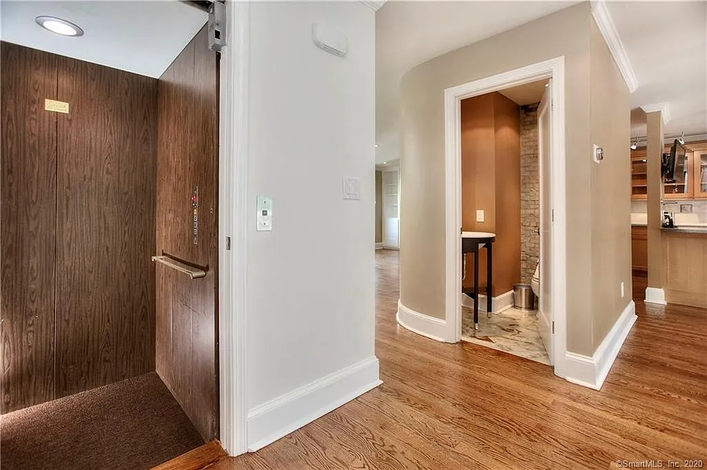 2 bed, 2.5 bath, 1904 sqft, $5,950 — Photo 4