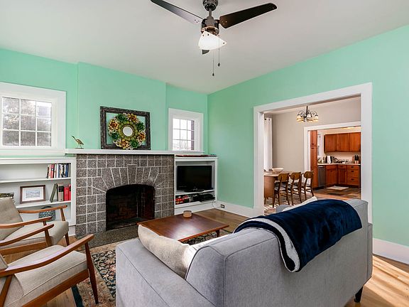 3rd image of 120 Rosemont Gdn