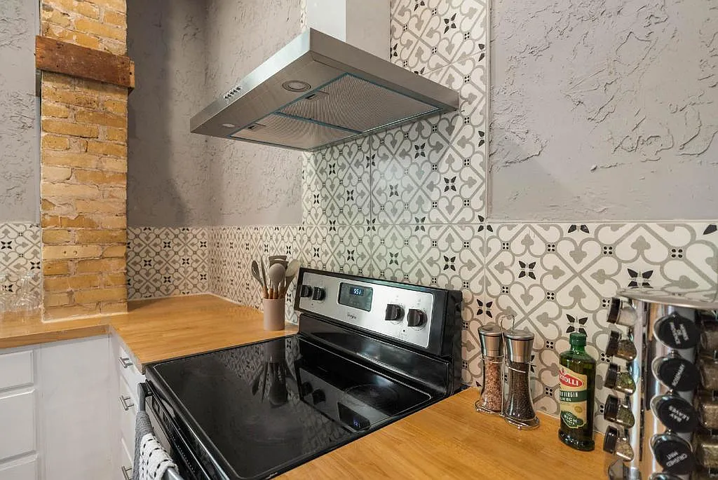 2 bed, $4,323 — Photo 1