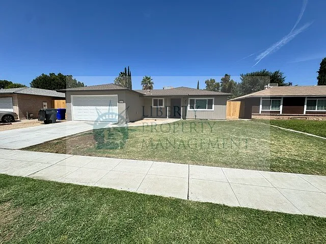 5827 E Saginaw Way