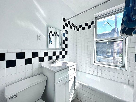 5th image of 326 Summit Ave #2