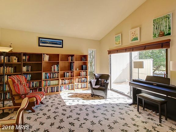 5th image of 19516 Gallatin Ct