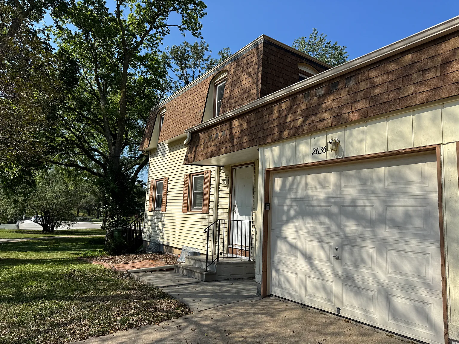 2 bed, 1.5 bath, 1100 sqft, $1,250 — Photo 2