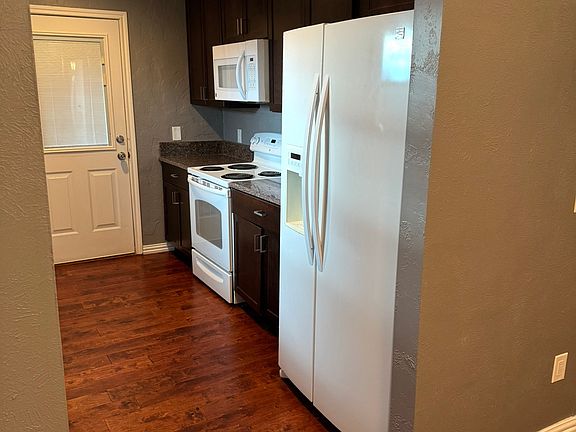 5th image of 817 Meadowdale Dr