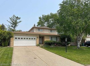 18480 Lincoln Dr, Lathrup Village, MI