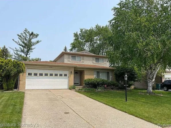 18480 Lincoln Dr, Lathrup Village, MI 48076