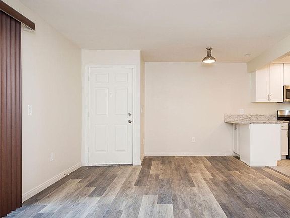 5th image of 954 Agate St APT B