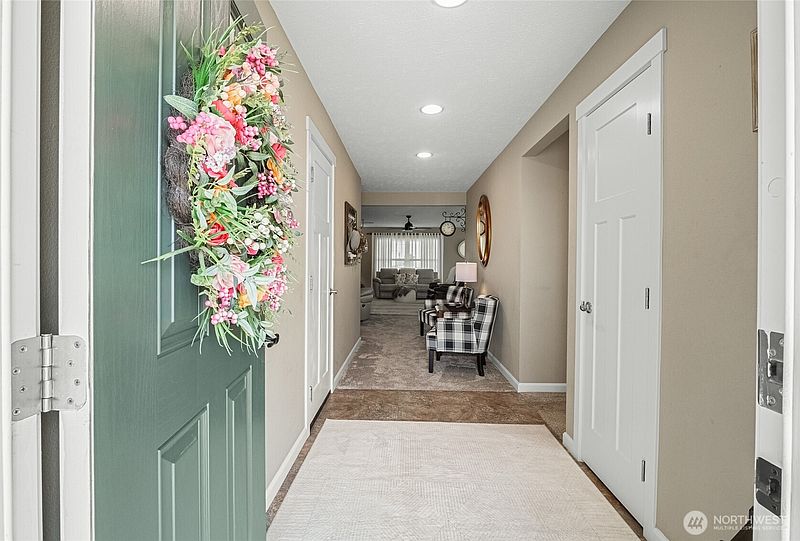 5th image of 906 3rd Avenue NE
