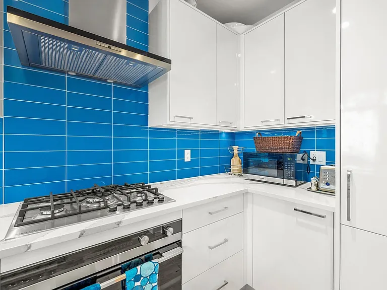 916 Lyall St #107 — Photo 6