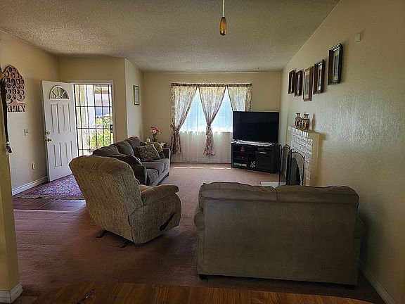 5th image of 17740 Montgomery Ct