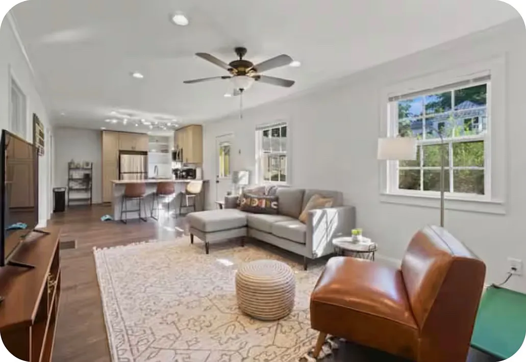 3 bed, 1100 sqft, $2,200 — Photo 4