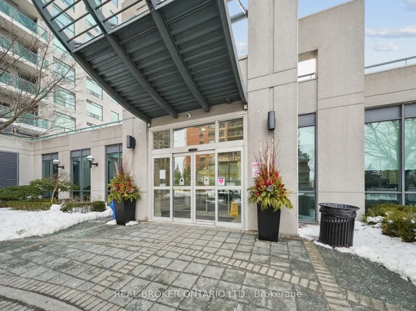 28 Harrison Garden Blvd #808, Toronto, ON M2N 2T3