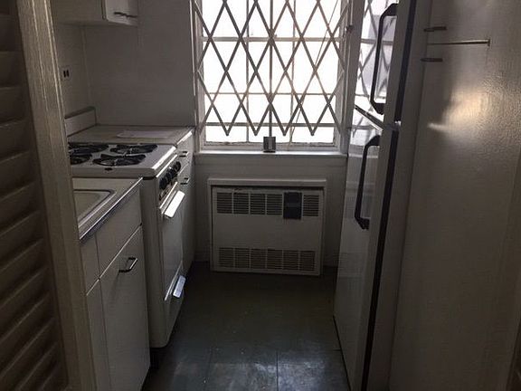 2nd image of 238 E 55th St #11C