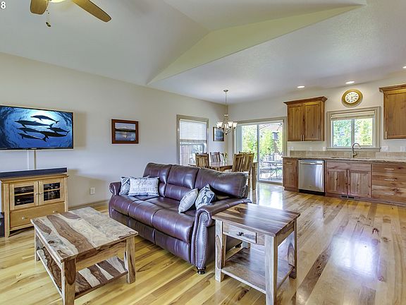 5th image of 765 Meadowlawn Pl