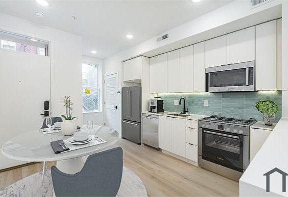 3rd image of 2722 N Hope St Unit C