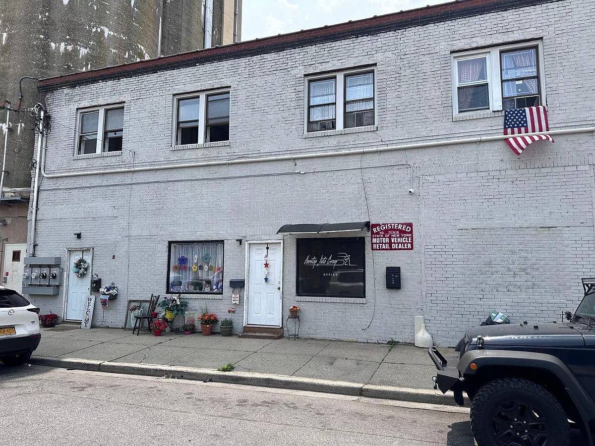 Building Photo - 22 Van Buren Ave #2