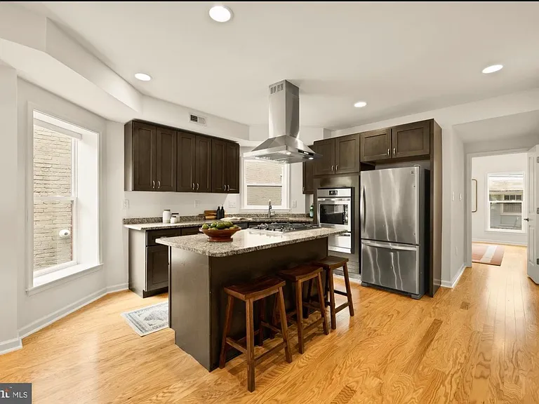 760 Gresham Pl NW — Photo 8